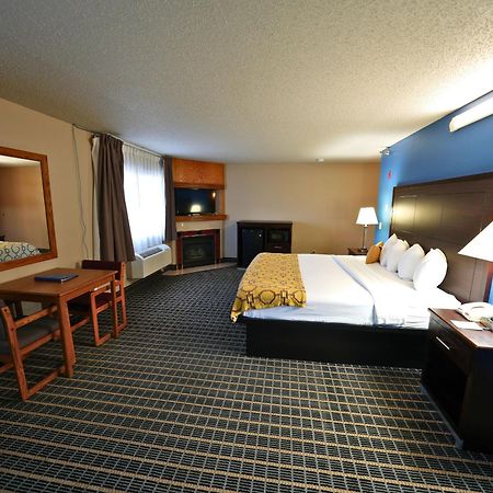 Baymont By Wyndham Marshalltown Bagian luar foto