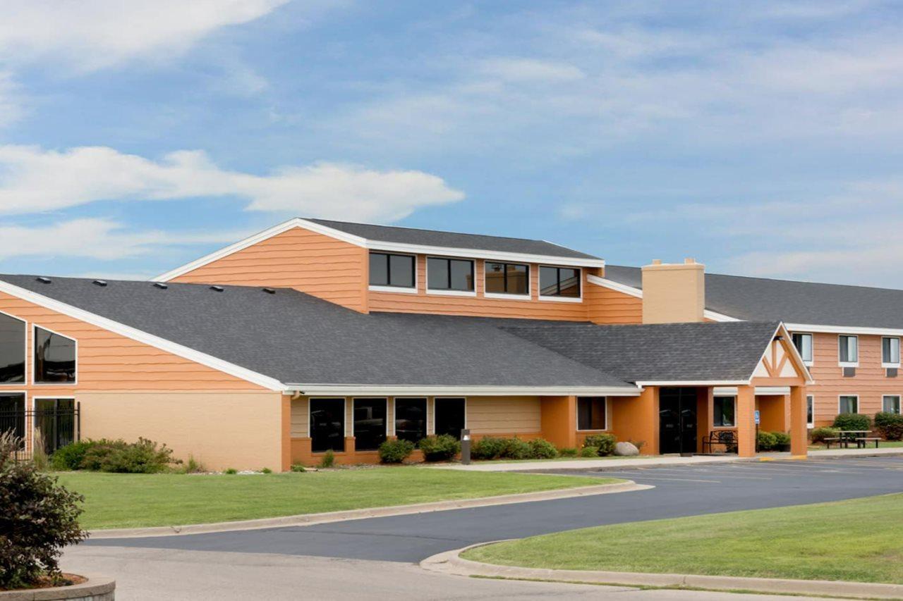 Baymont By Wyndham Marshalltown Bagian luar foto